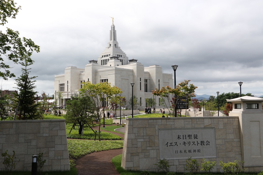 Church clarifies temple access for transgender members