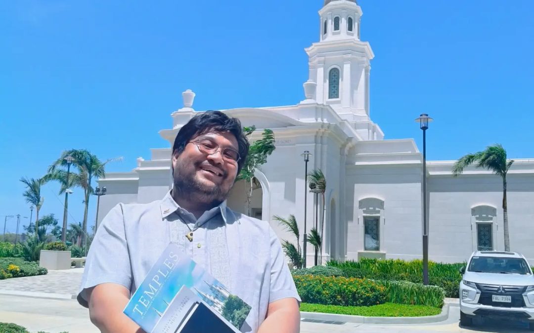 Renowned Filipino historian Xiao Chua visits Bacolod temple